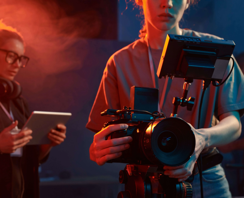 Création de teasers et récapitulatifs vidéo pour événements.