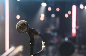 Installation de microphones pour événements en direct : conférences, concerts, séminaires.