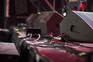 Systèmes de sonorisation professionnels en location et installation pour événements.