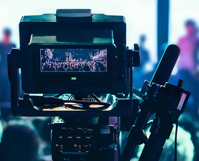 Captation multicaméra et régie vidéo pour événements en direct.